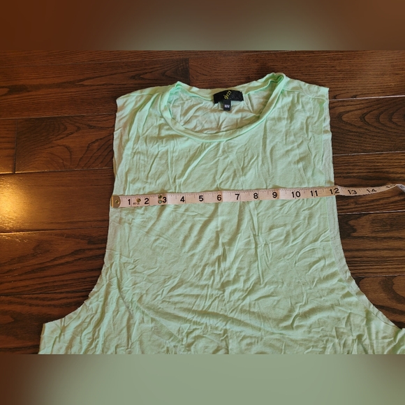 NWOT Pretty green light weight t-shirt, excellent condition - Picture 6 of 7